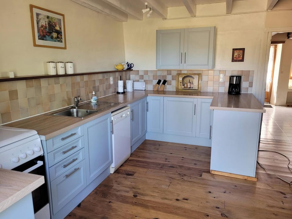 Gite La Vigne Kitchen