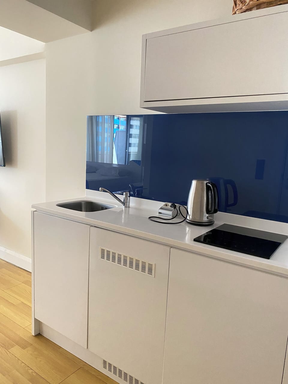 Deluxe Studio, Balcony, Sea View | Private kitchen