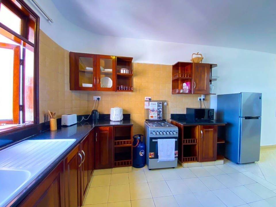 Luxury Apartment, Beach View | Private kitchen