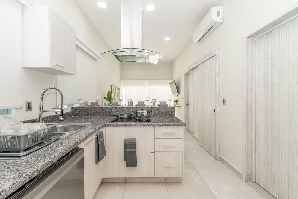 Fully equipped kitchen with modern appliances – perfect for home-cooked meals