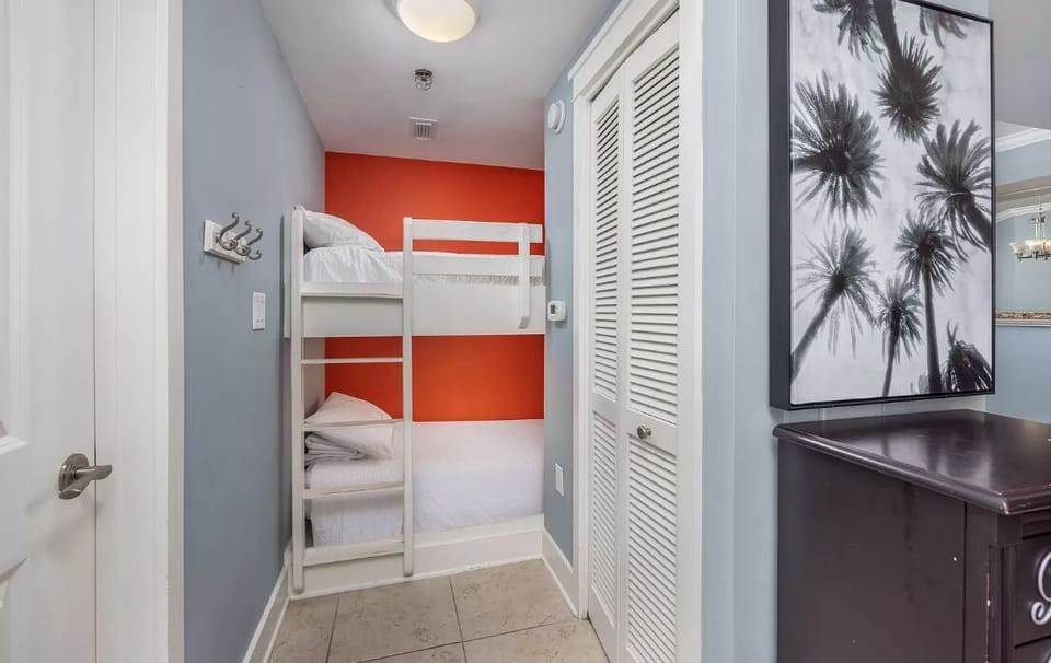 Bunk alcove