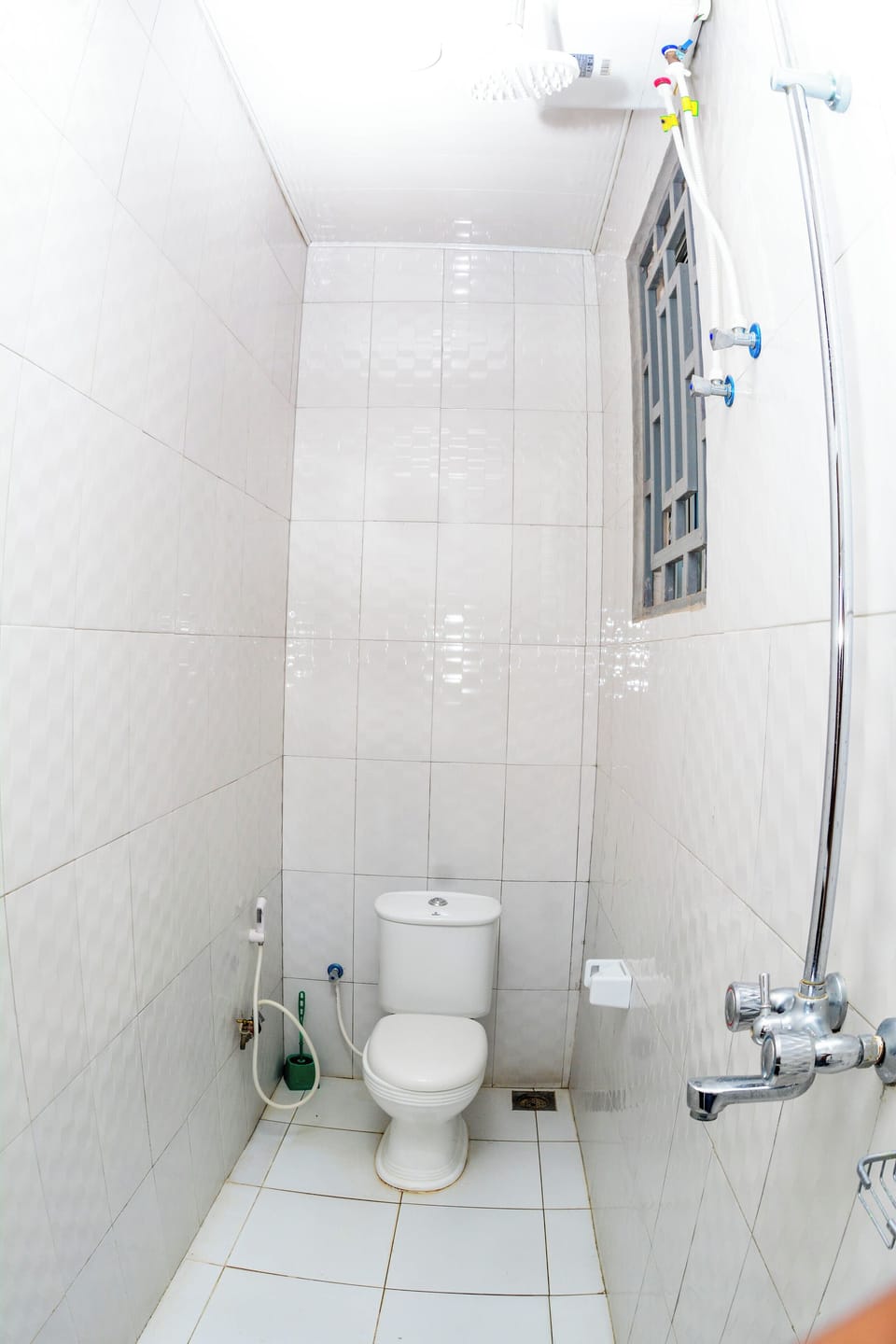 Double Room | Bathroom | Shower, free toiletries, slippers, towels
