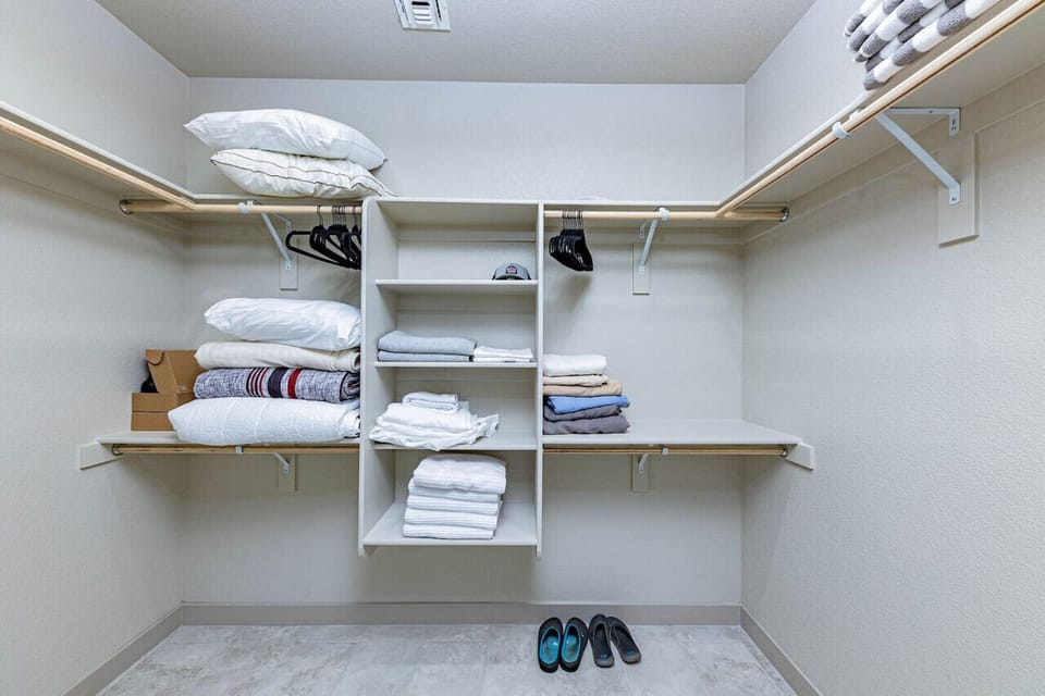 Walk in closet