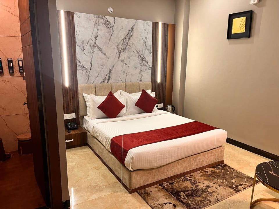 Deluxe Room, City View | Iron/ironing board (on request), WiFi (free)
