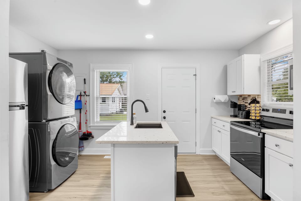 Laundry and Full kitchen 
