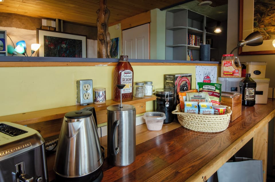 Welcome to your full and well stocked kitchen at this environmentally friendly, passive solar oasis