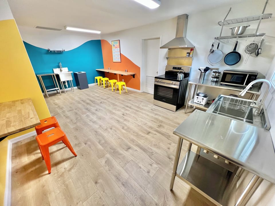 Standard Quadruple Room | Private kitchen | Microwave