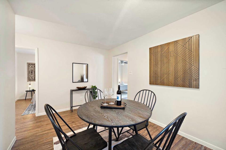 Dining Nook: Stylish setting for delightful meals, featuring chic decor and inviting ambiance.
