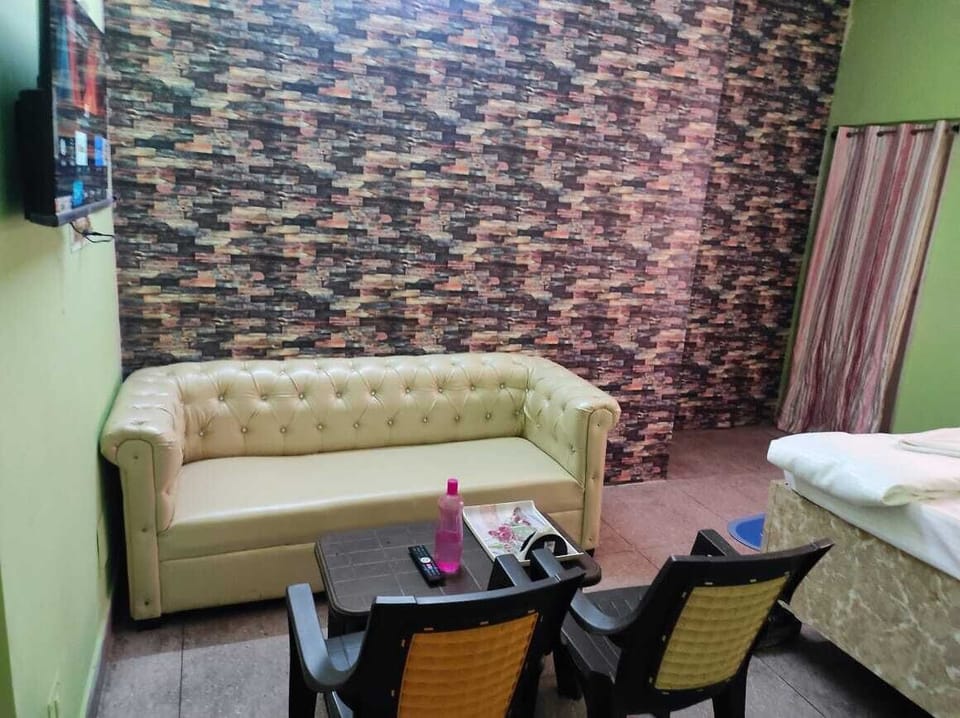 Double Room, Balcony, City View | WiFi (free), bed sheets