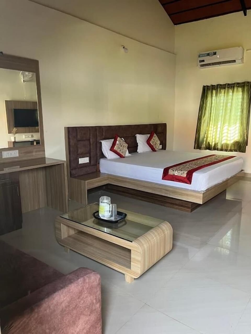 Deluxe Double Room, Balcony, Garden View | Laptop workspace, free WiFi