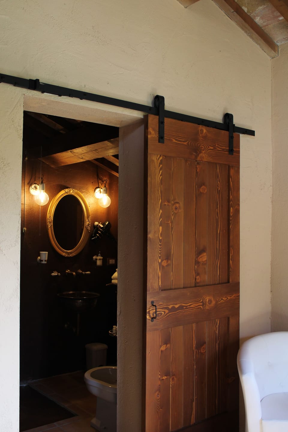 Camera Nocciola | Bathroom | Hair dryer, bidet, towels, soap