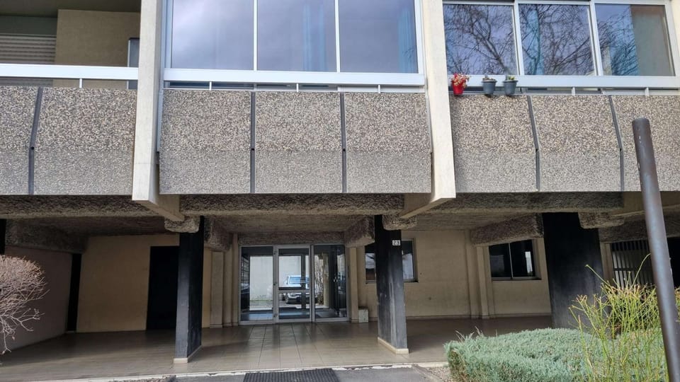 view of building entrance