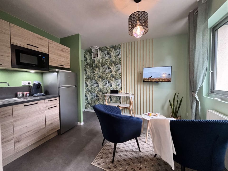 kitchen/lounge area