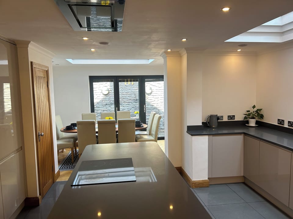 House | Private kitchen | Fridge, microwave, oven, stovetop