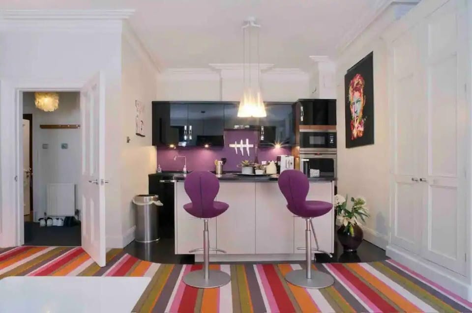 Apartment | Private kitchen | Fridge, microwave, oven, stovetop