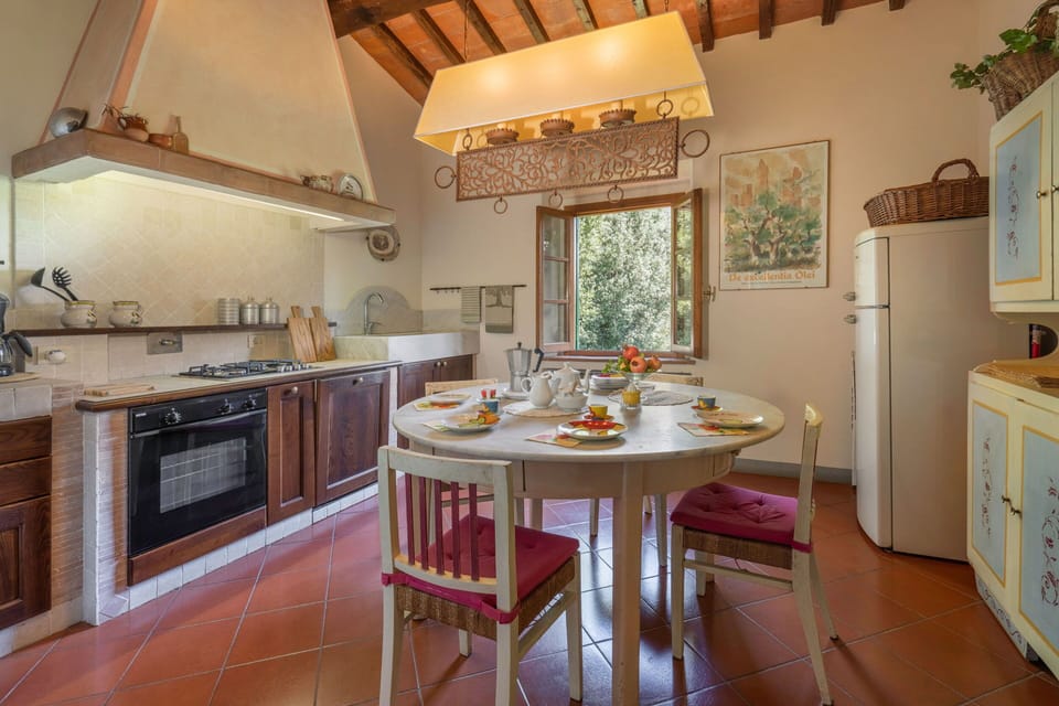 Condo, Hill View | Private kitchen | Full-size fridge, oven, stovetop, dishwasher