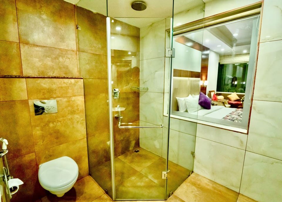 Deluxe Double Room, 1 Bedroom, Balcony, Mountain View | Minibar, in-room safe, individually furnished, desk