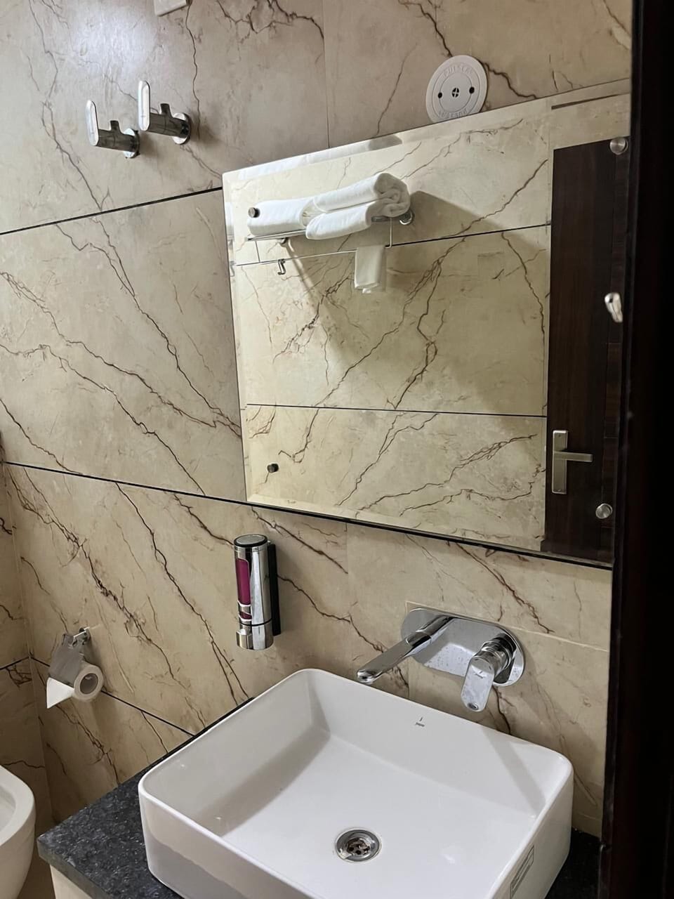 Deluxe Double or Twin Room | Bathroom | Free toiletries, hair dryer (on request), towels, soap