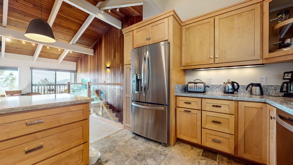 Condo, 2 Bedrooms | Private kitchen | Fridge, oven, coffee/tea maker, toaster