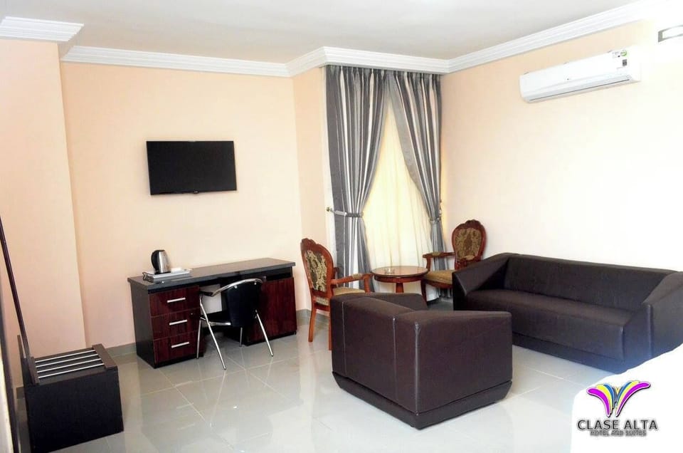 Comfort Room, Balcony, City View | Living area