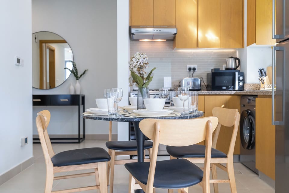 Deluxe Apartment, City View | Private kitchen | Fridge, microwave, oven, stovetop