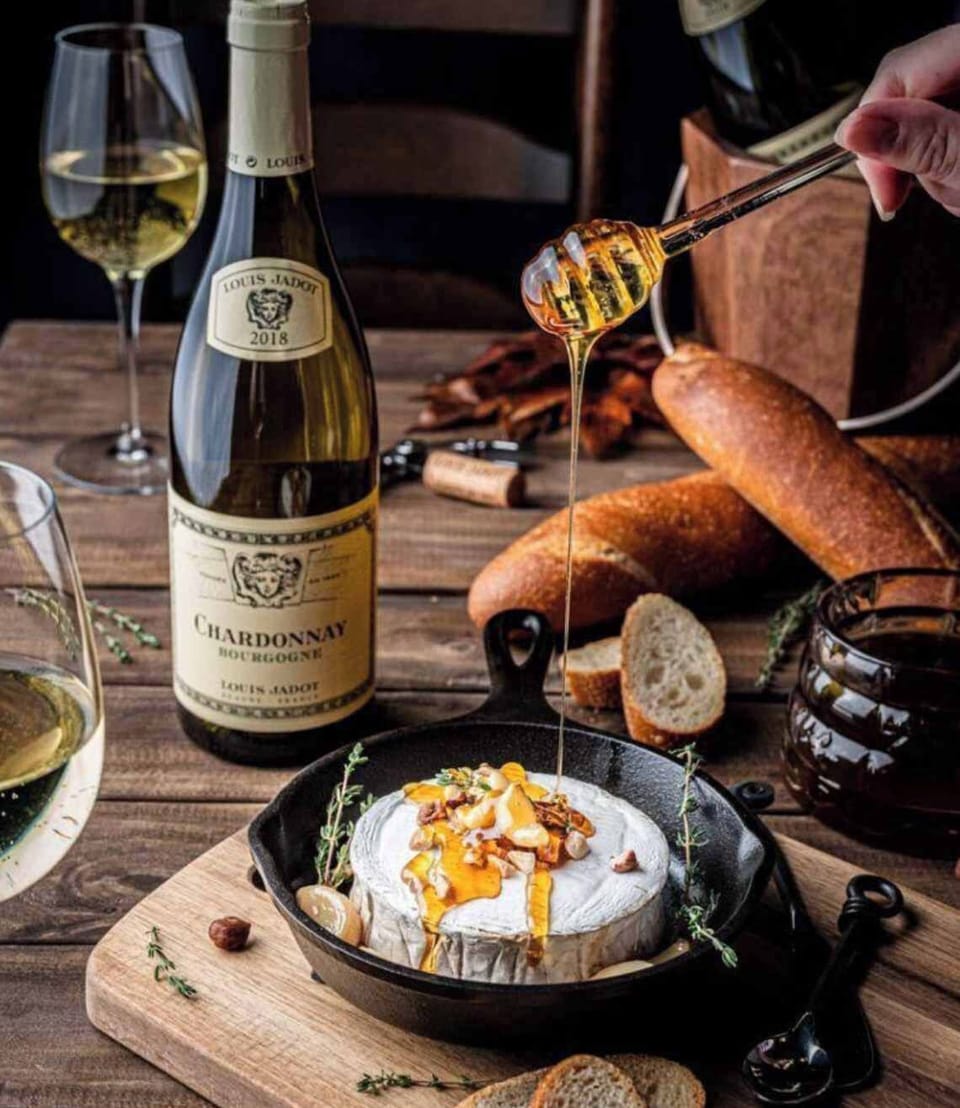 Fine Dining, bars & wineries all within walking distance