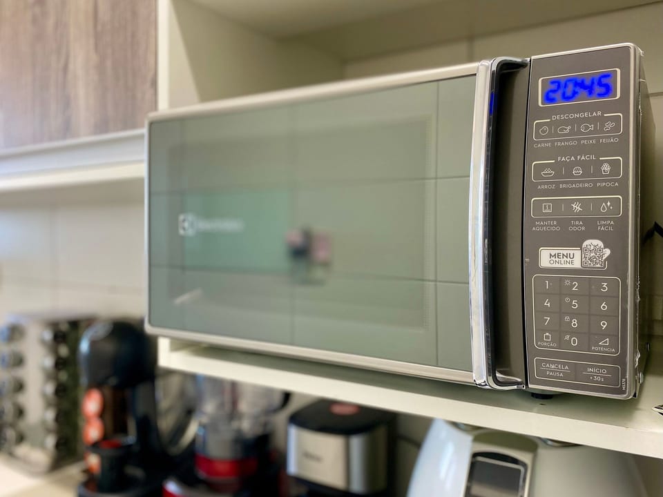 Comfort Apartment | Microwave