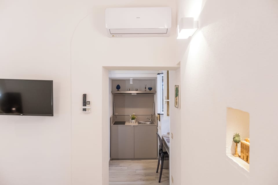 Superior Double Room | Desk, soundproofing, iron/ironing board, free WiFi