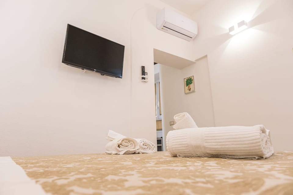 Superior Double Room | Desk, soundproofing, iron/ironing board, free WiFi