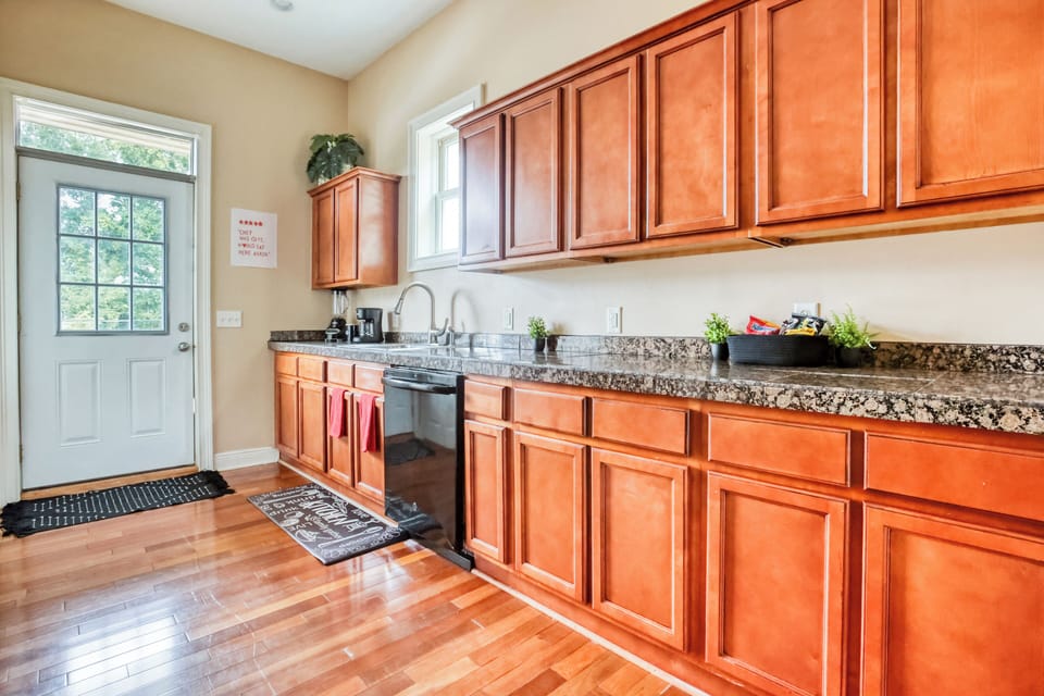 Fully equipped kitchen, complete with all the essentials for a perfect meal.