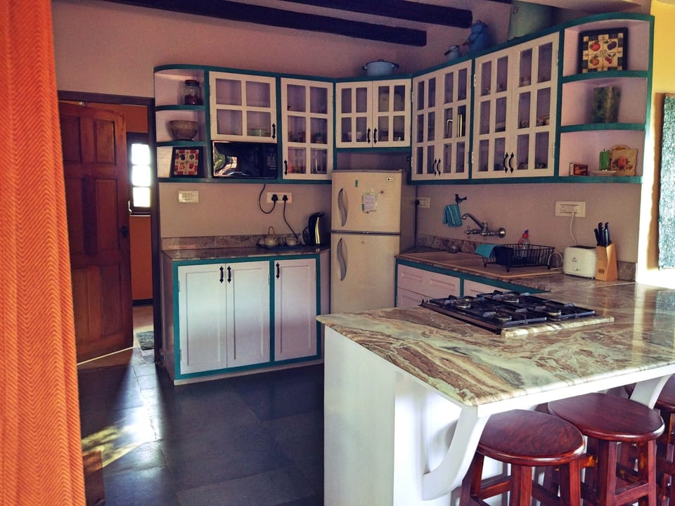 Family Apartment, Balcony, Mountain View | Private kitchen | Microwave
