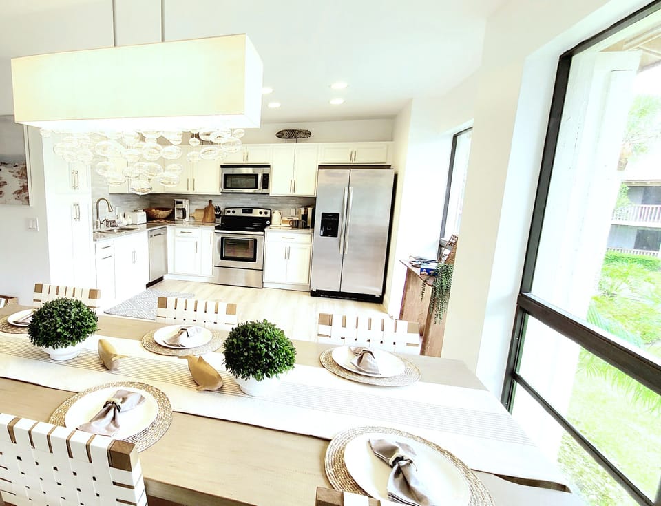 Dining Seats 6