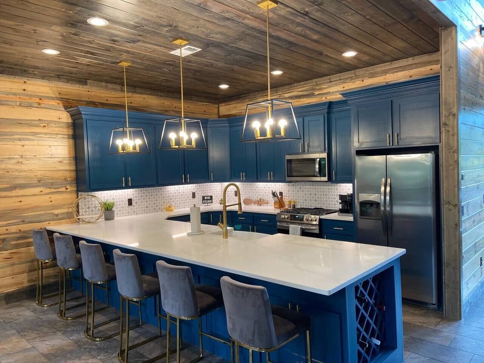 Kitchen Island with Seating for 6
