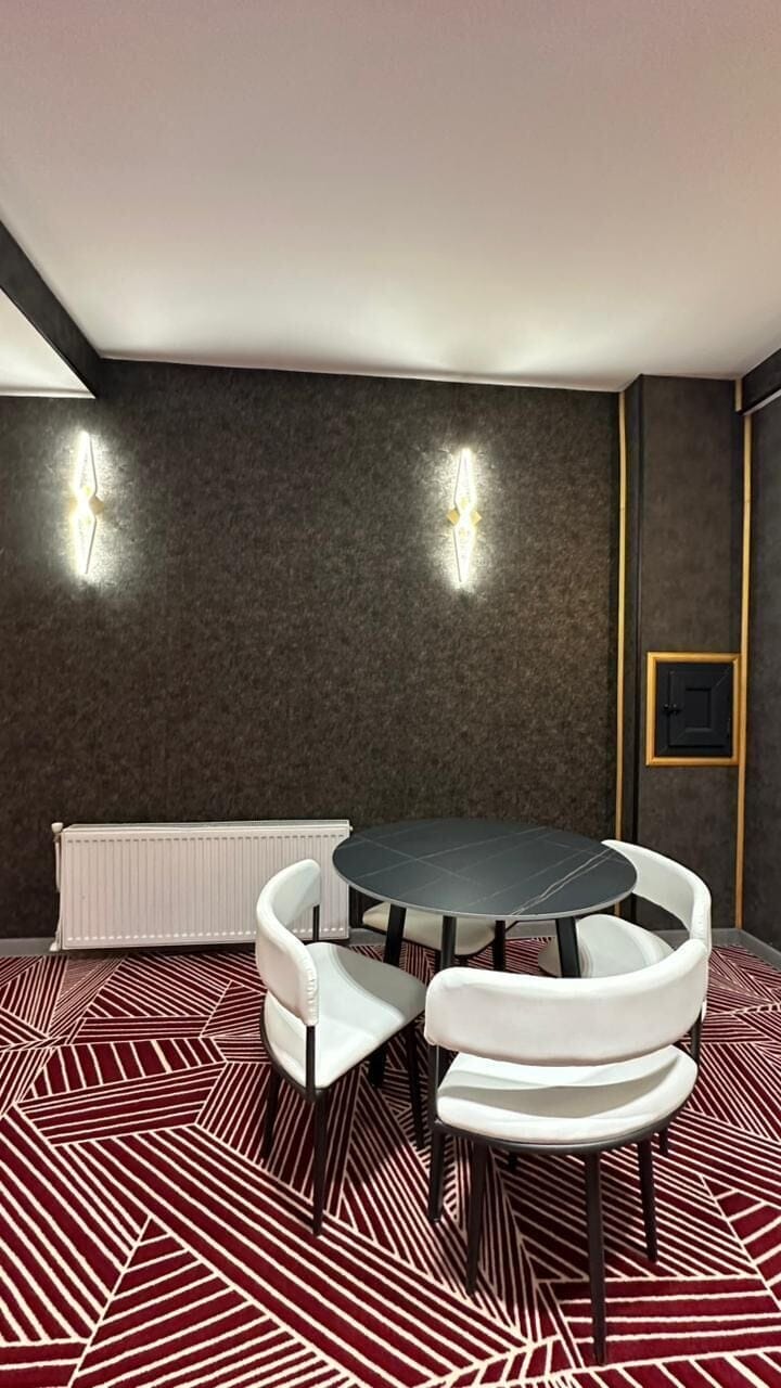 Family Suite | In-room safe, laptop workspace, blackout drapes, soundproofing