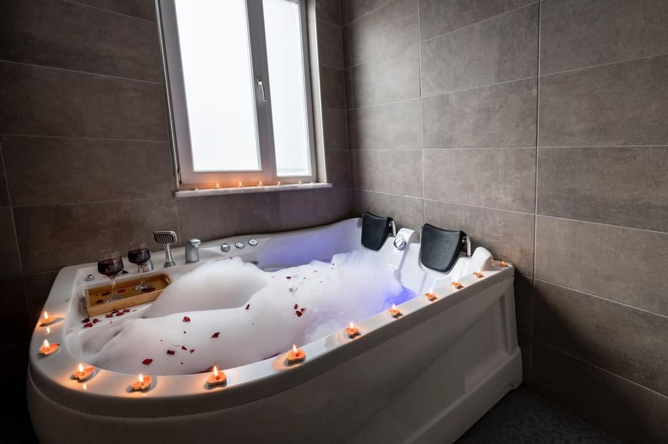 Deluxe Double Room, Jetted Tub | Bathroom | Slippers