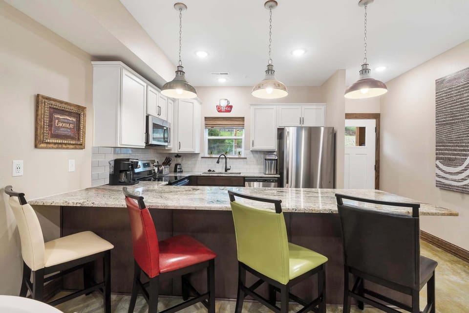 Kitchen bar counter with seating for 4