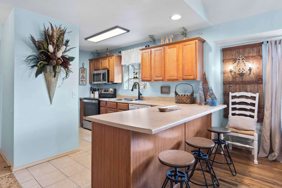 Sip morning coffee or grab a bite at the kitchen counter, with space for 3