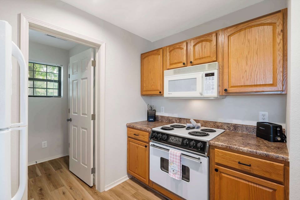 Fully furnished and equipped kitchen