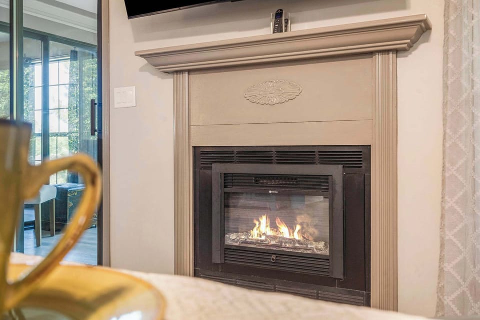 Cozy and spacious living area with TV and fireplace
