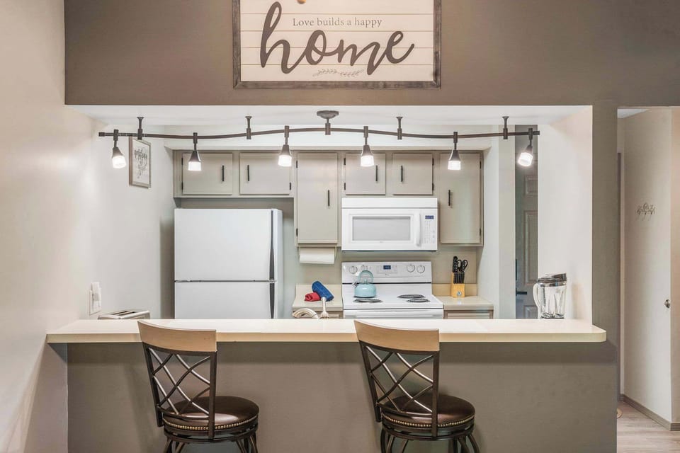 Kitchen bar counter with seating for 2