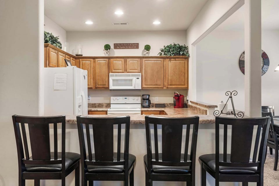 Kitchen bar counter with seating for 4