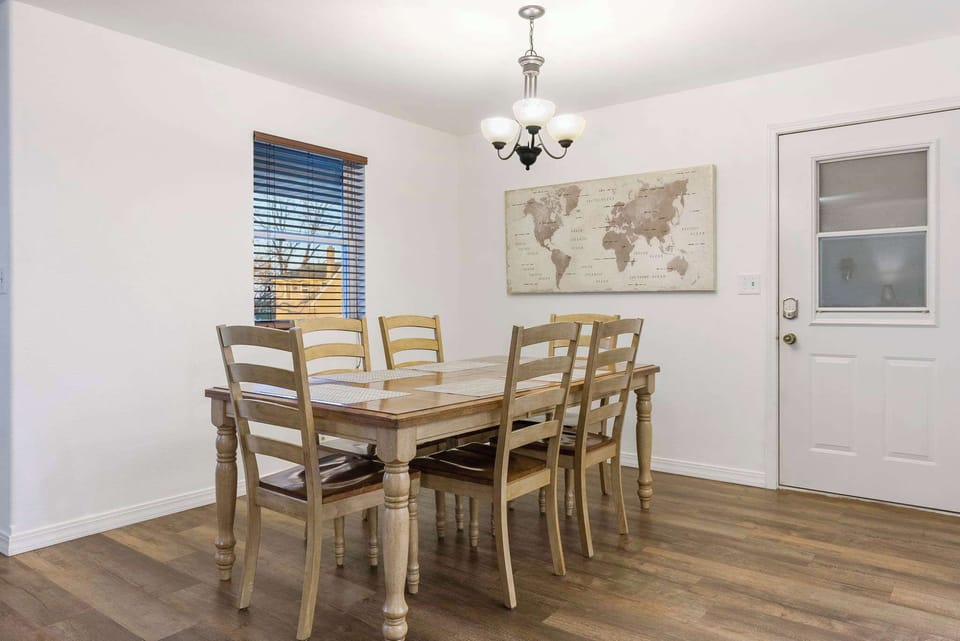 Dining room with seating for 6