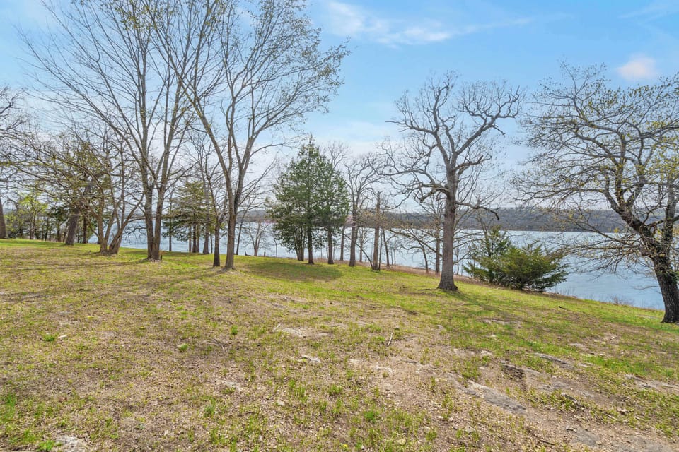 Panoramic lake views 