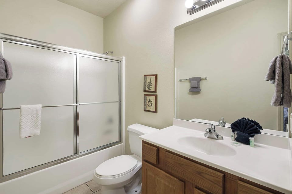 Bathroom #1 Shower/Tub Combo