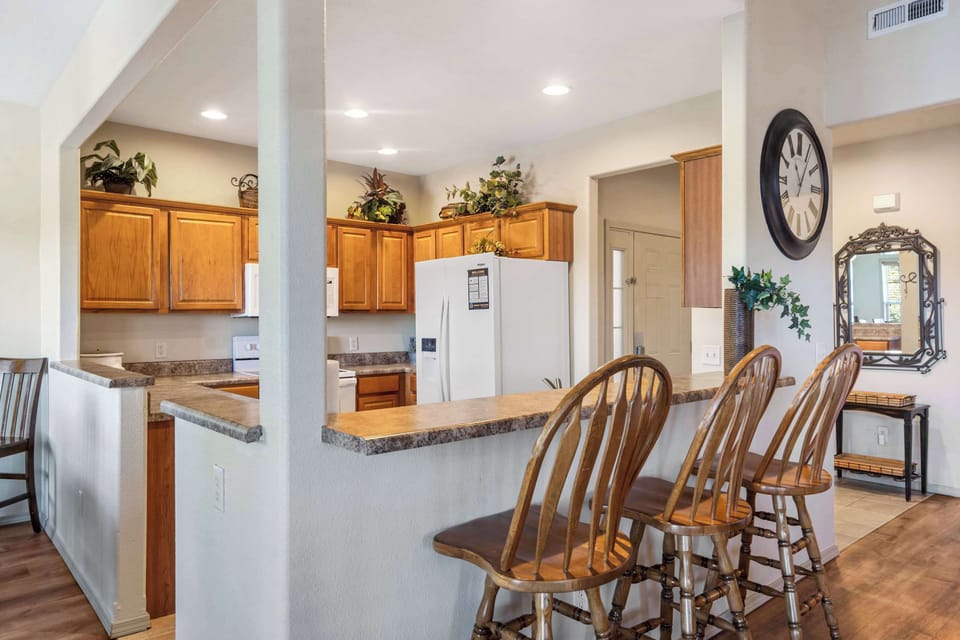 Kitchen bar counter with seating for 3