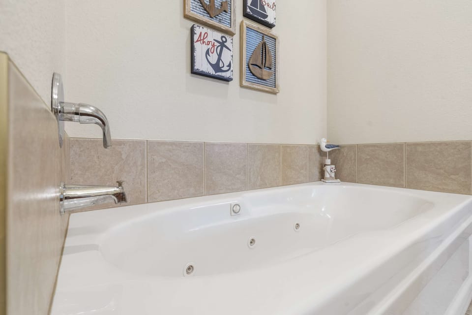 Master en-suite master bathroom with jet tub and stand-in shower
