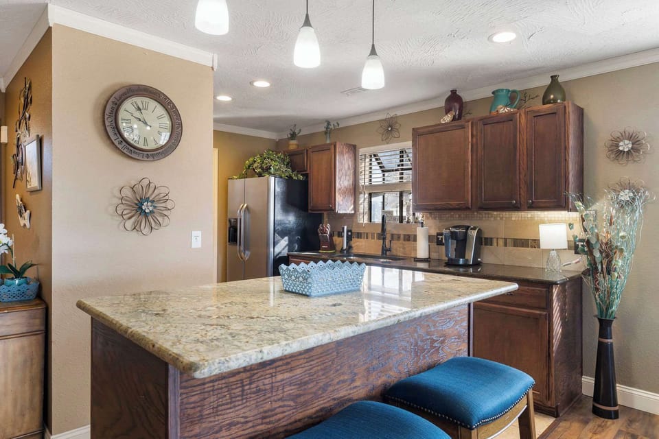 Kitchen bar counter with seating for 3