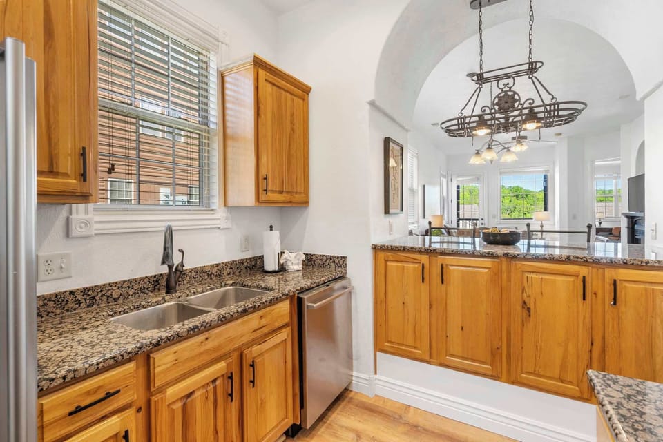 Kitchen has all your basics