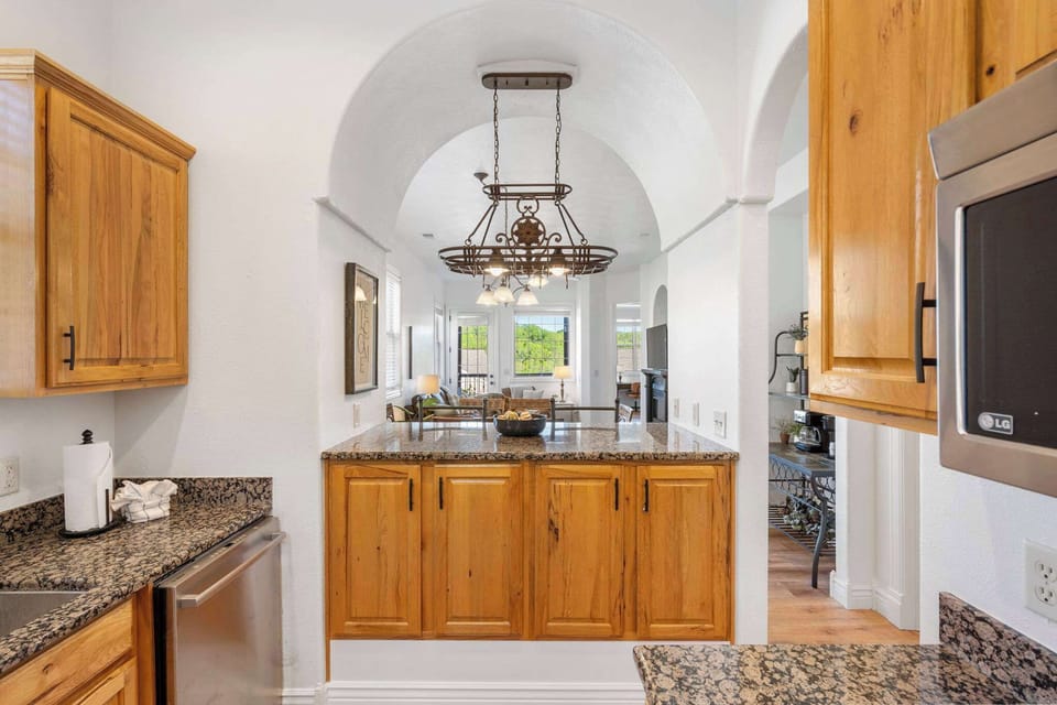 Kitchen has all your basics