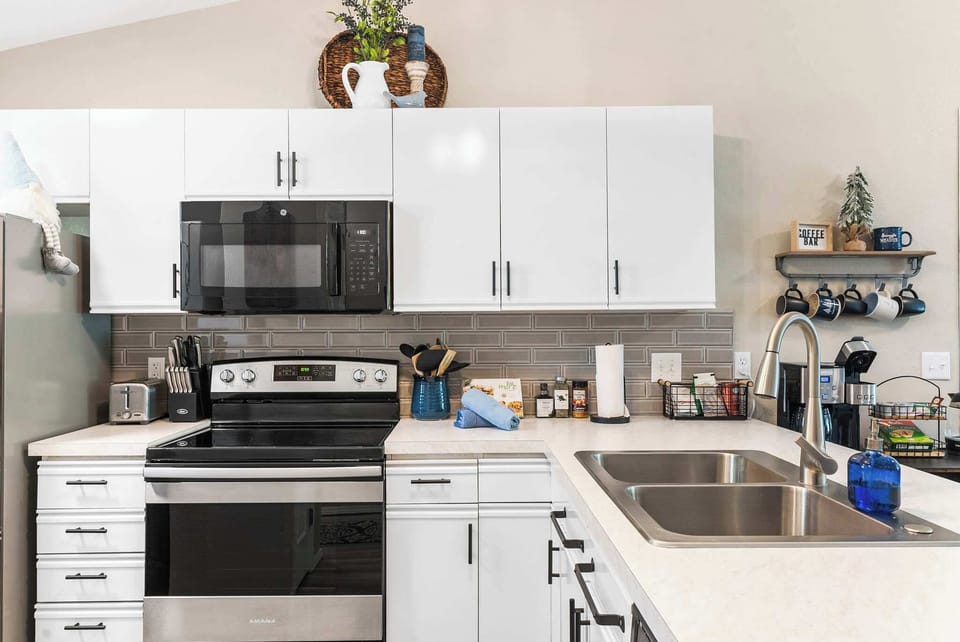 Fully furnished and equipped kitchen